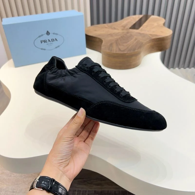 Prada Low Shoes Classic 33694