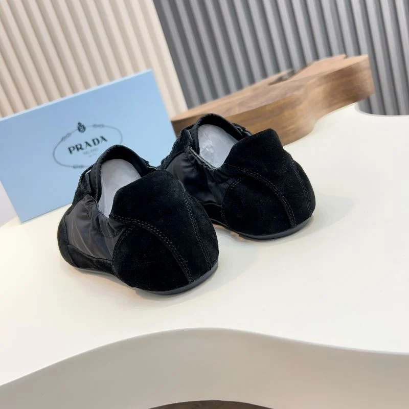 Prada Low Shoes Classic 33694