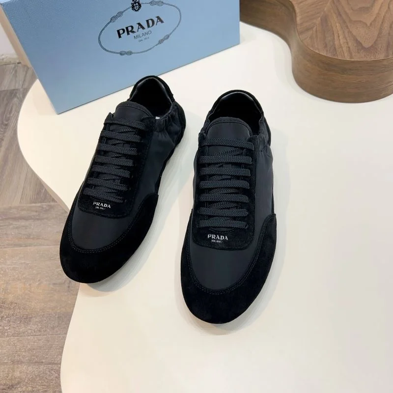 Prada Low Shoes Classic 33694