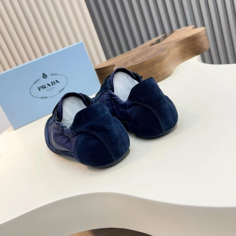 Prada Low Shoes Stretchable 33679