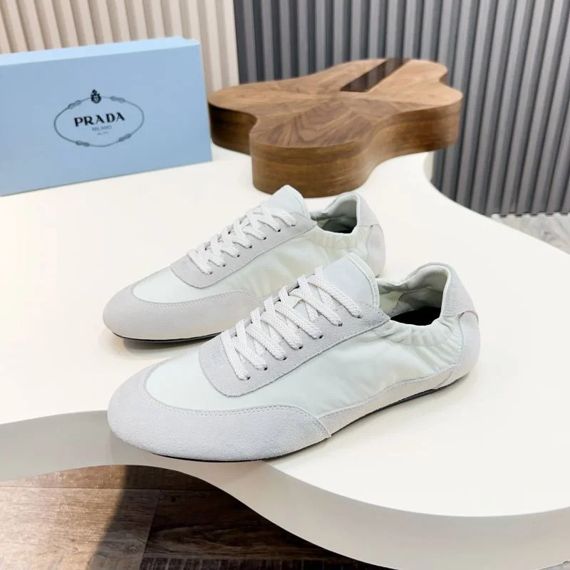 Supportive Prada Low Shoes 33672