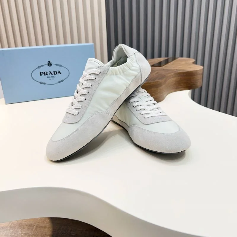 Supportive Prada Low Shoes 33672