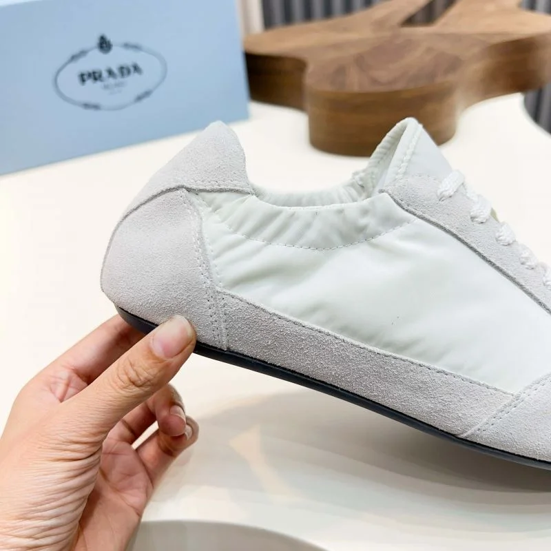 Supportive Prada Low Shoes 33672