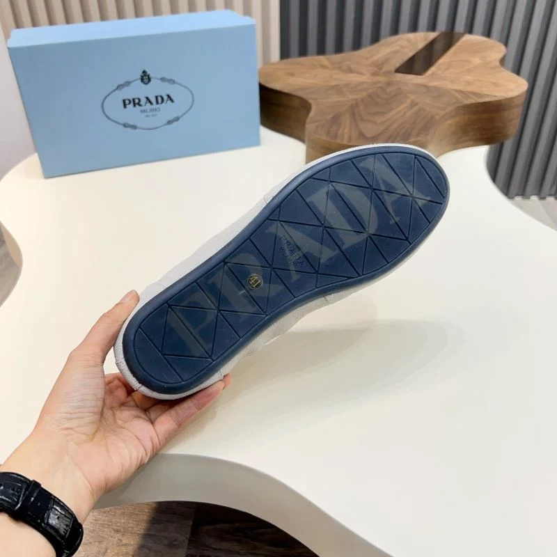 Supportive Prada Low Shoes 33672