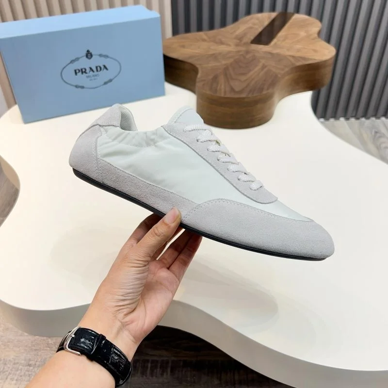 Supportive Prada Low Shoes 33672