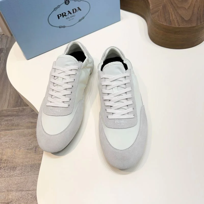 Supportive Prada Low Shoes 33672