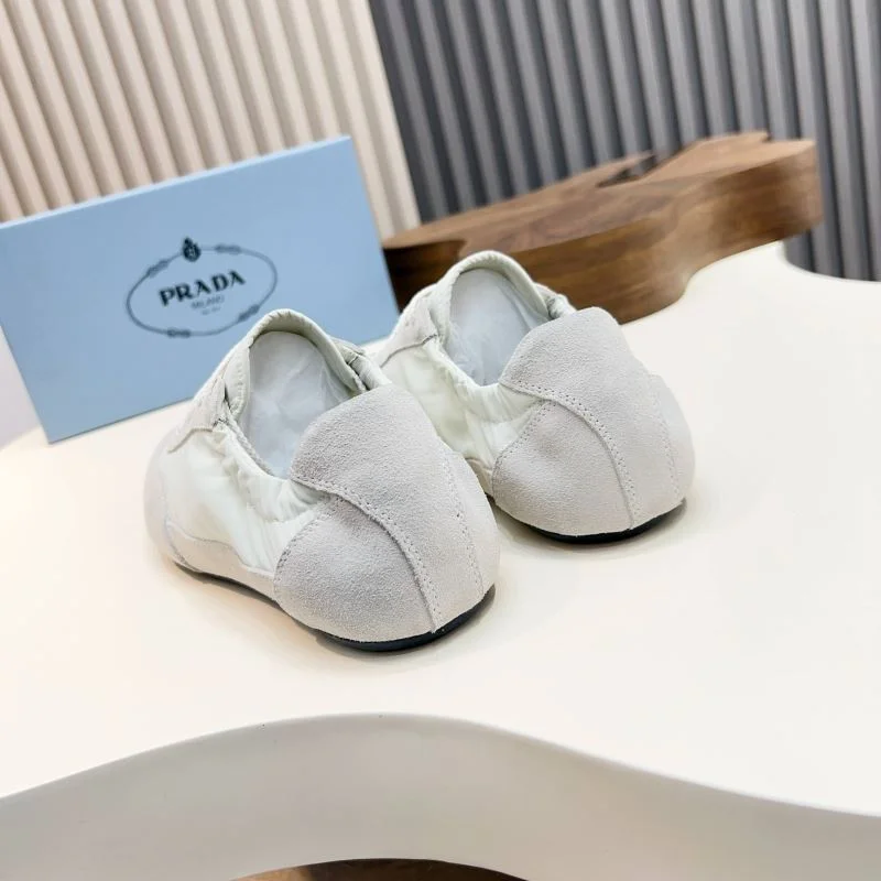 Supportive Prada Low Shoes 33672