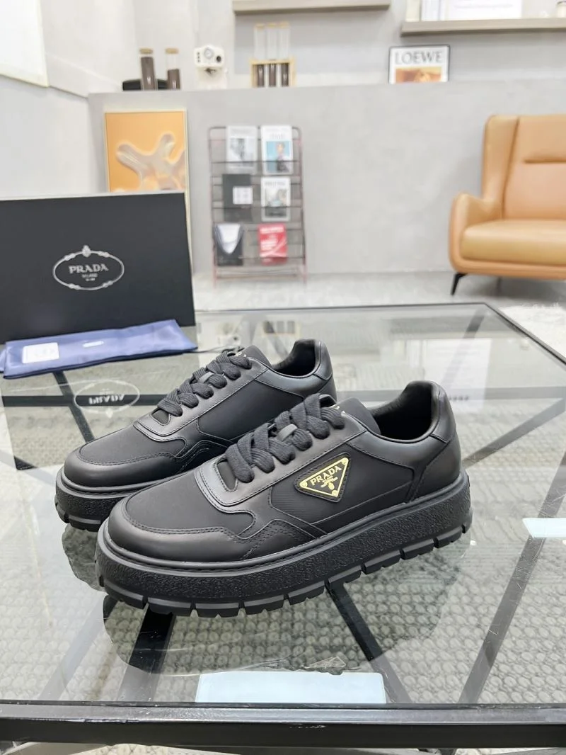 Prada Low Shoes Durable 33668