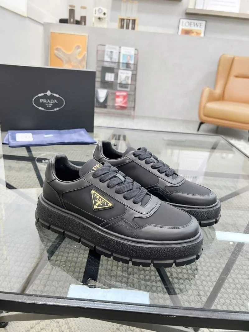 Prada Low Shoes Durable 33668