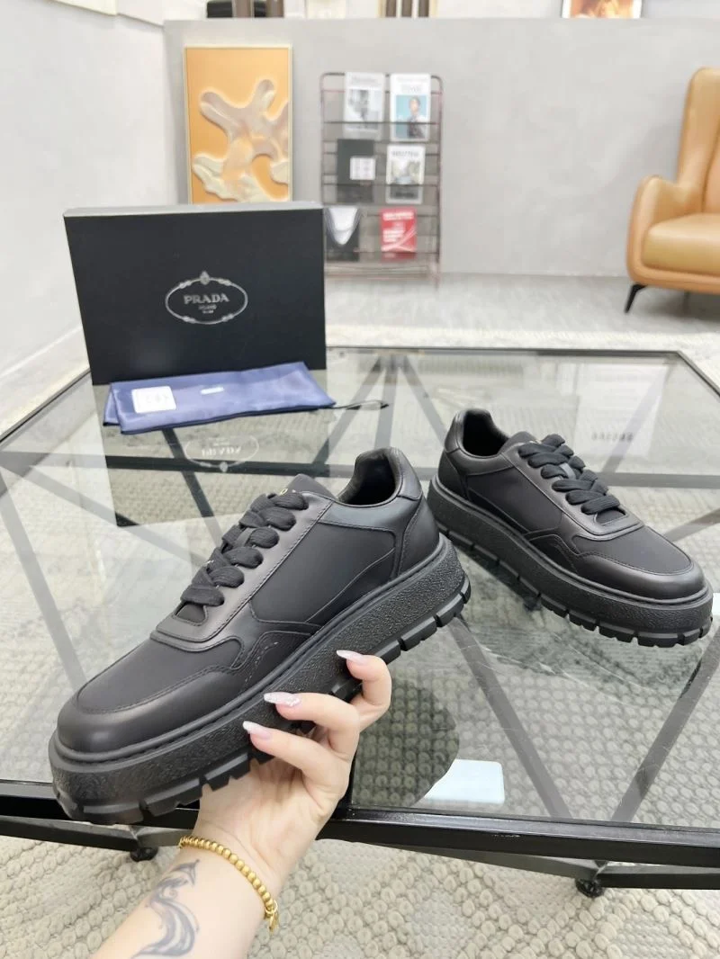 Prada Low Shoes Durable 33668