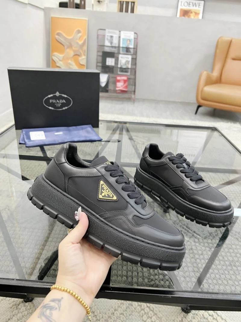 Prada Low Shoes Durable 33668