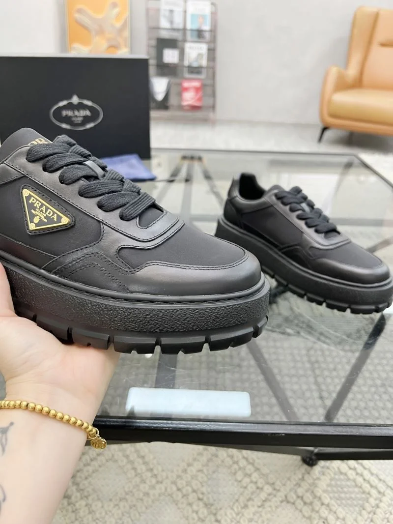 Prada Low Shoes Durable 33668