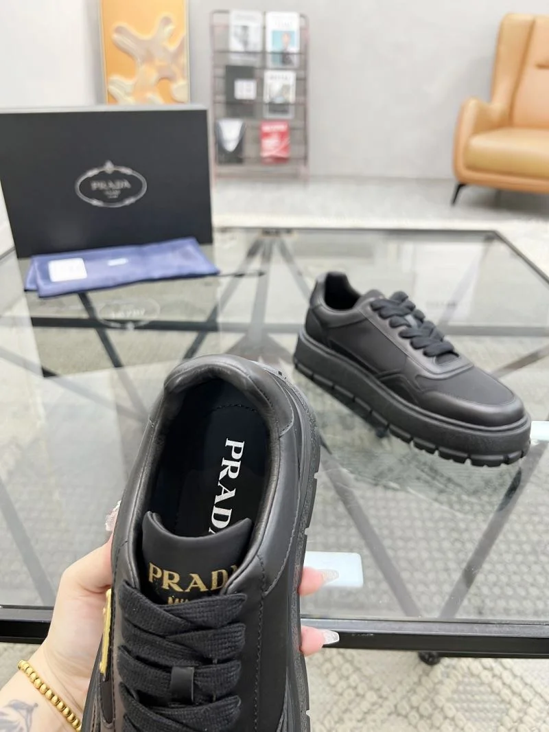 Prada Low Shoes Durable 33668