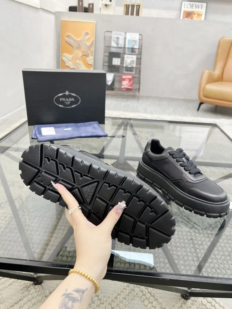 Prada Low Shoes Durable 33668