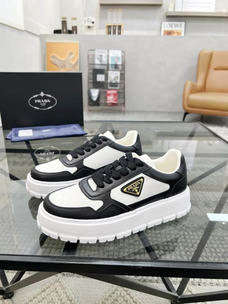 Effortless Prada Low Shoes 33659
