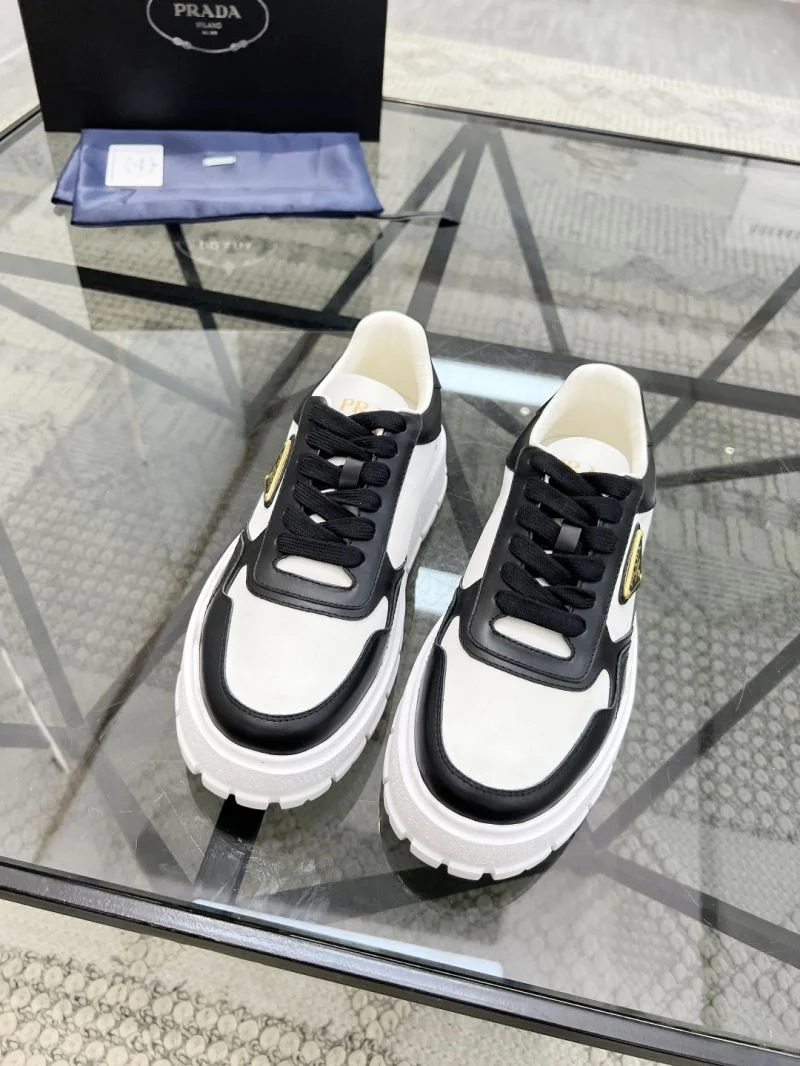 Effortless Prada Low Shoes 33659