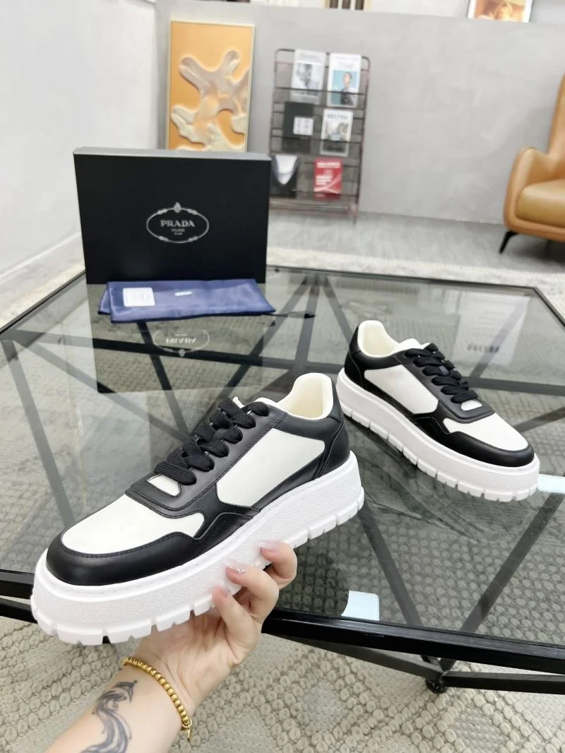 Effortless Prada Low Shoes 33659