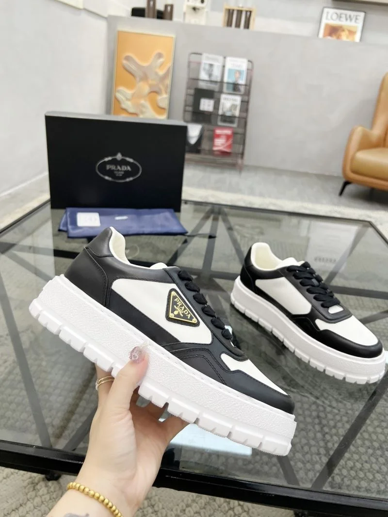 Effortless Prada Low Shoes 33659