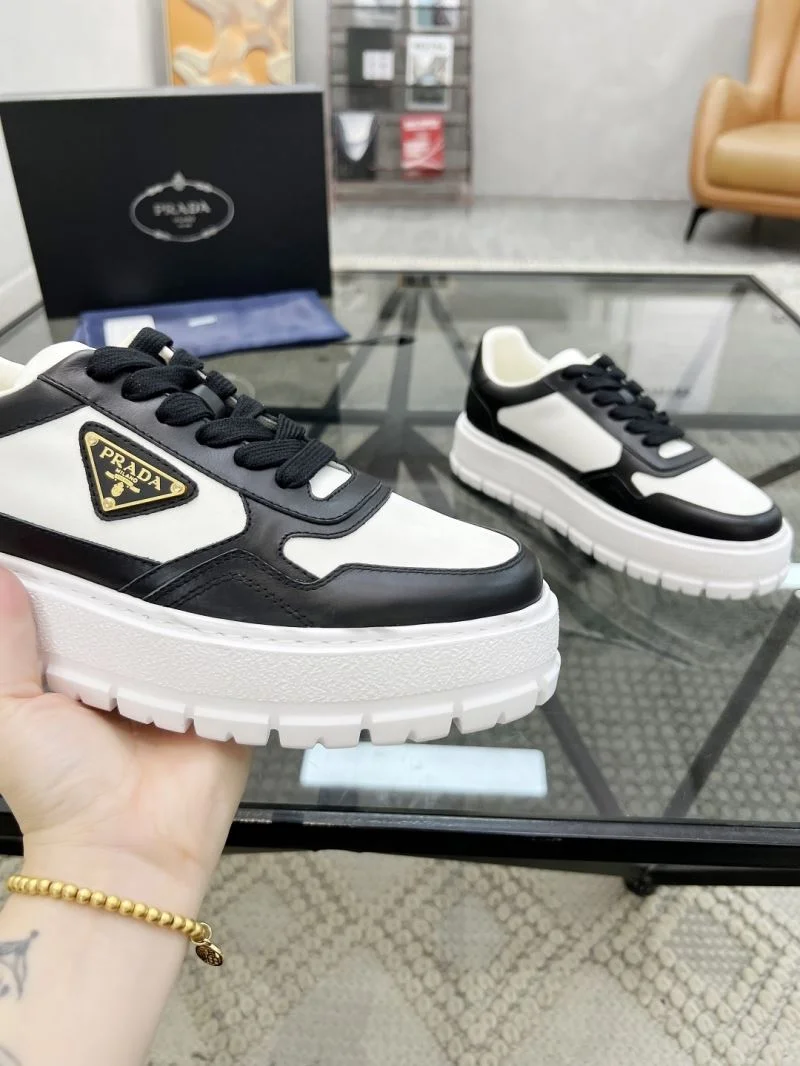 Effortless Prada Low Shoes 33659