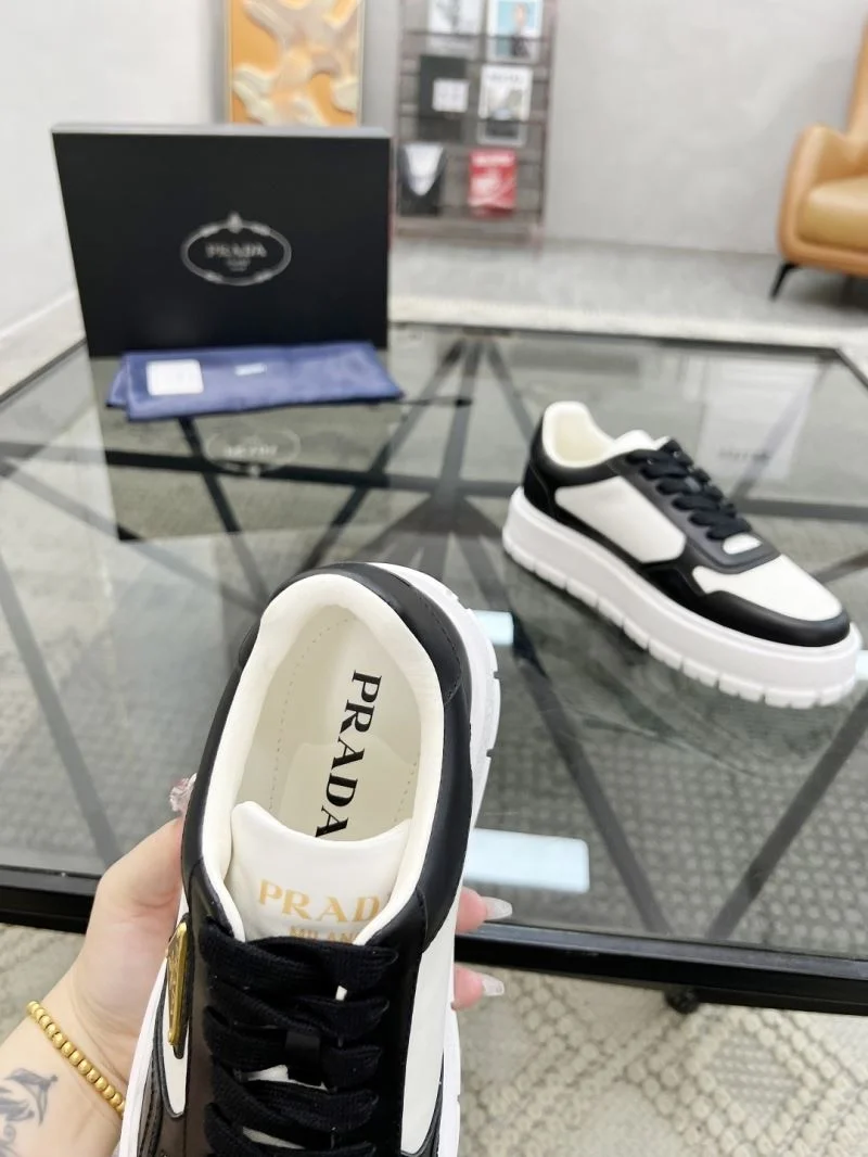 Effortless Prada Low Shoes 33659