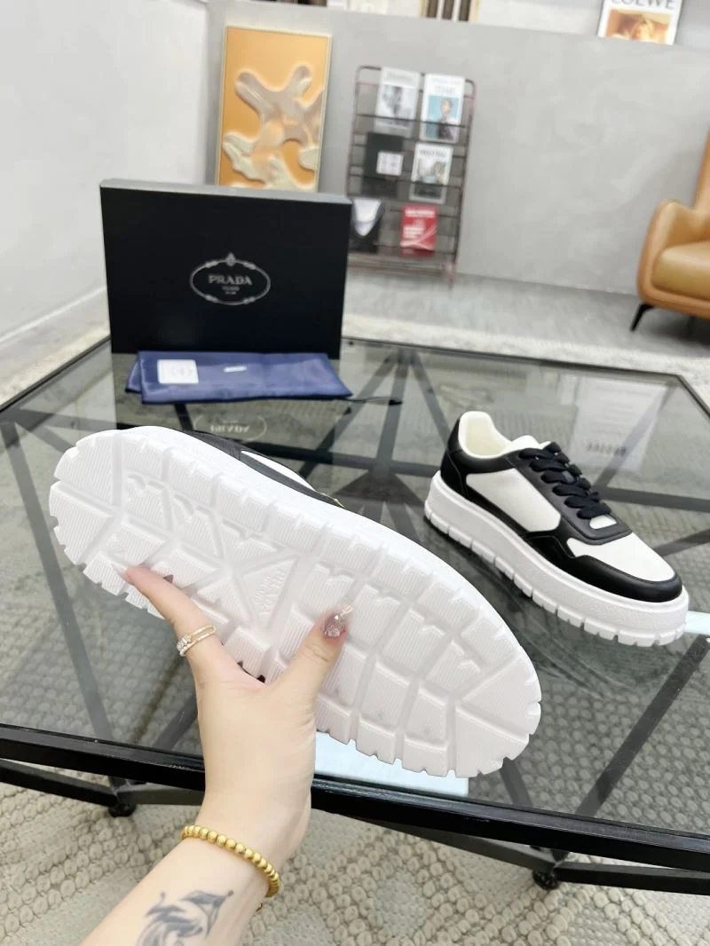 Effortless Prada Low Shoes 33659