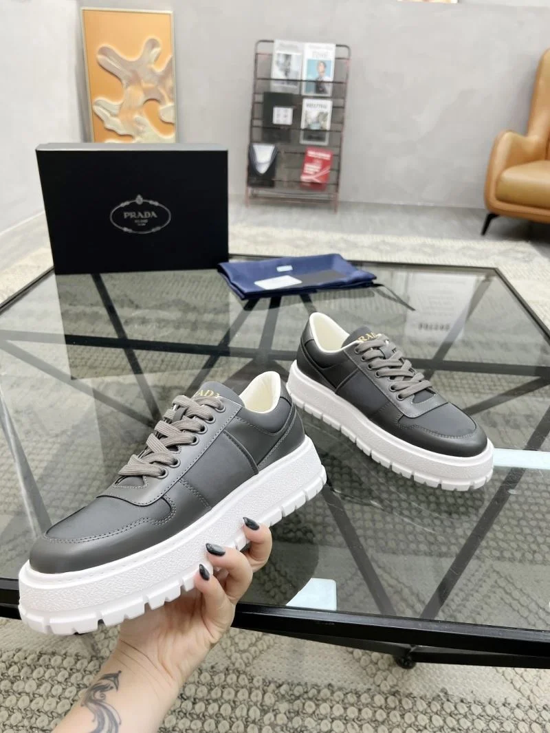 ZipUp Prada Low Shoes 33652
