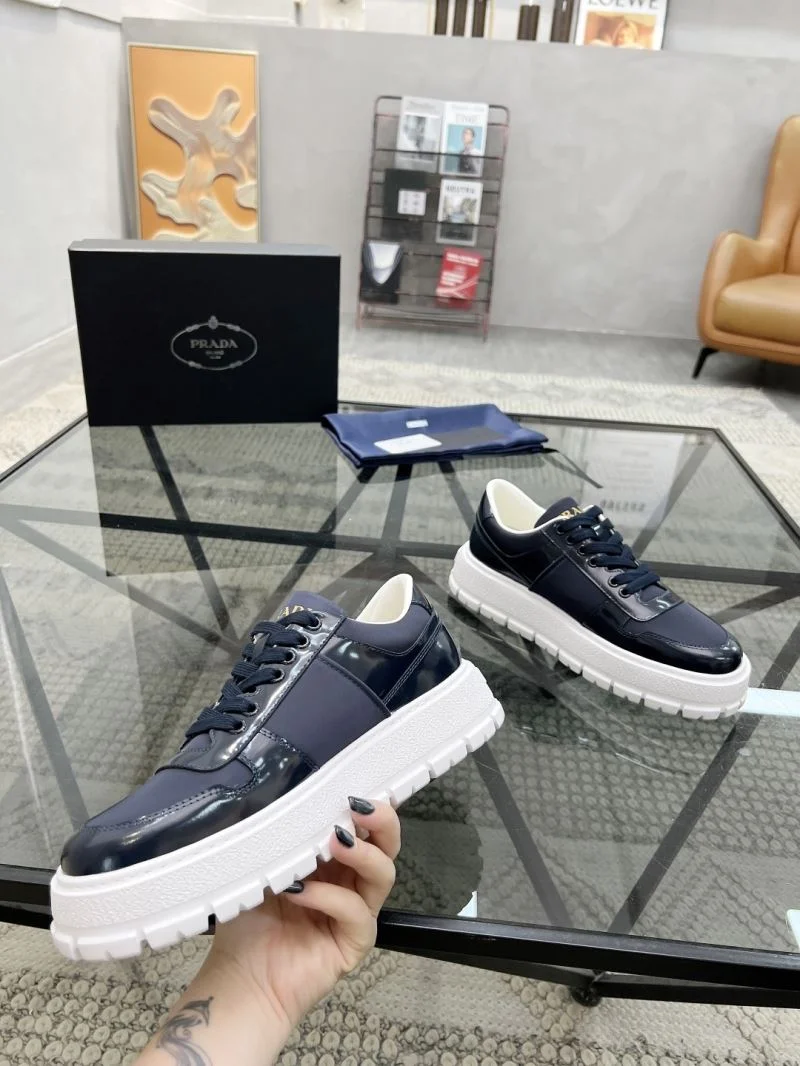 Durable Prada Low Shoes 33648