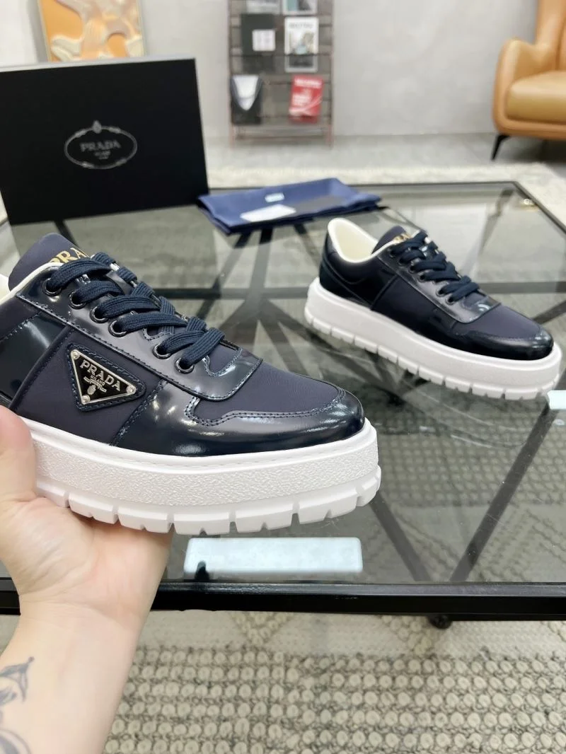 Durable Prada Low Shoes 33648