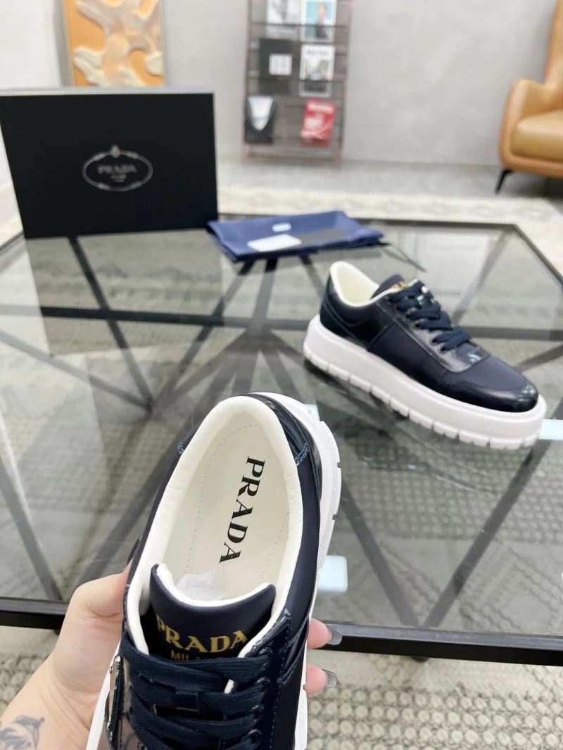 Durable Prada Low Shoes 33648