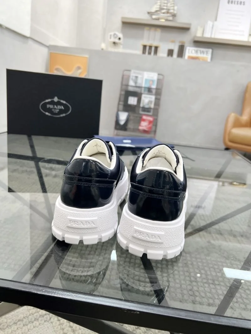 Durable Prada Low Shoes 33648