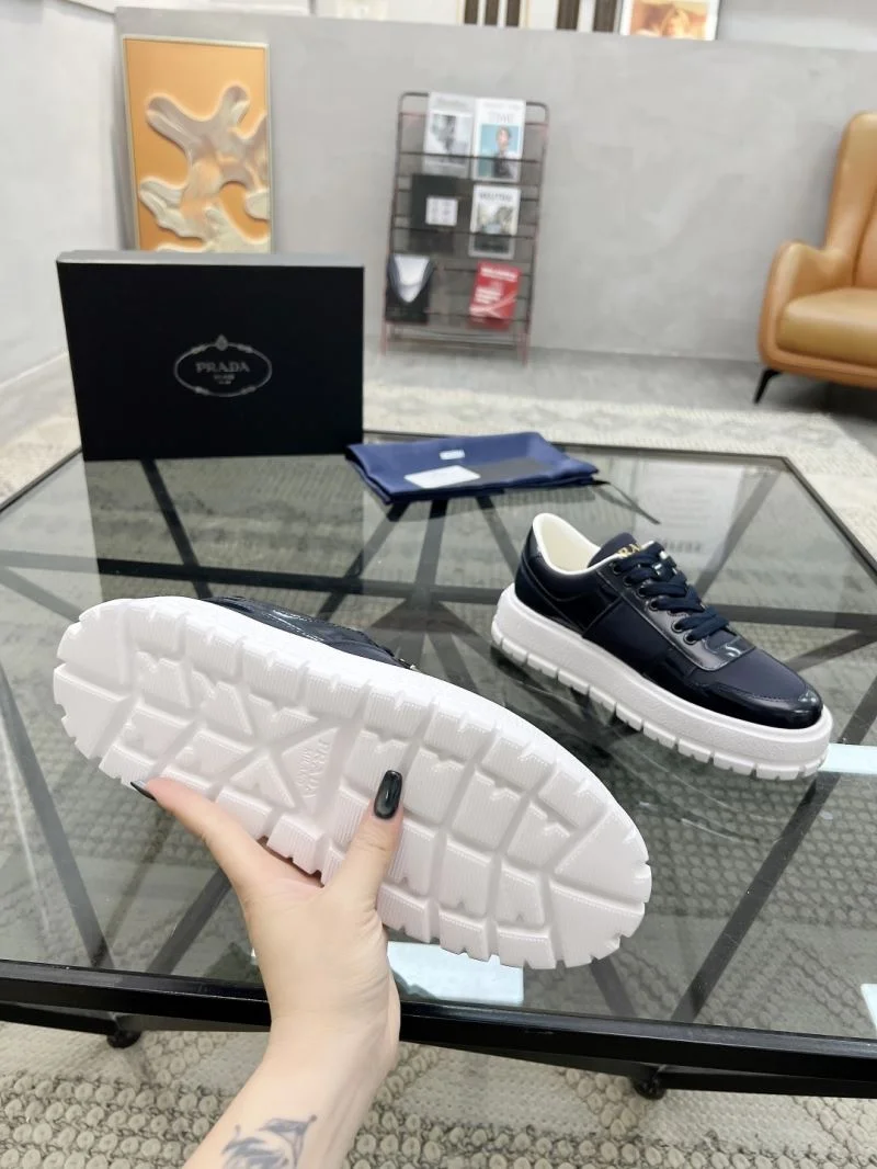 Durable Prada Low Shoes 33648