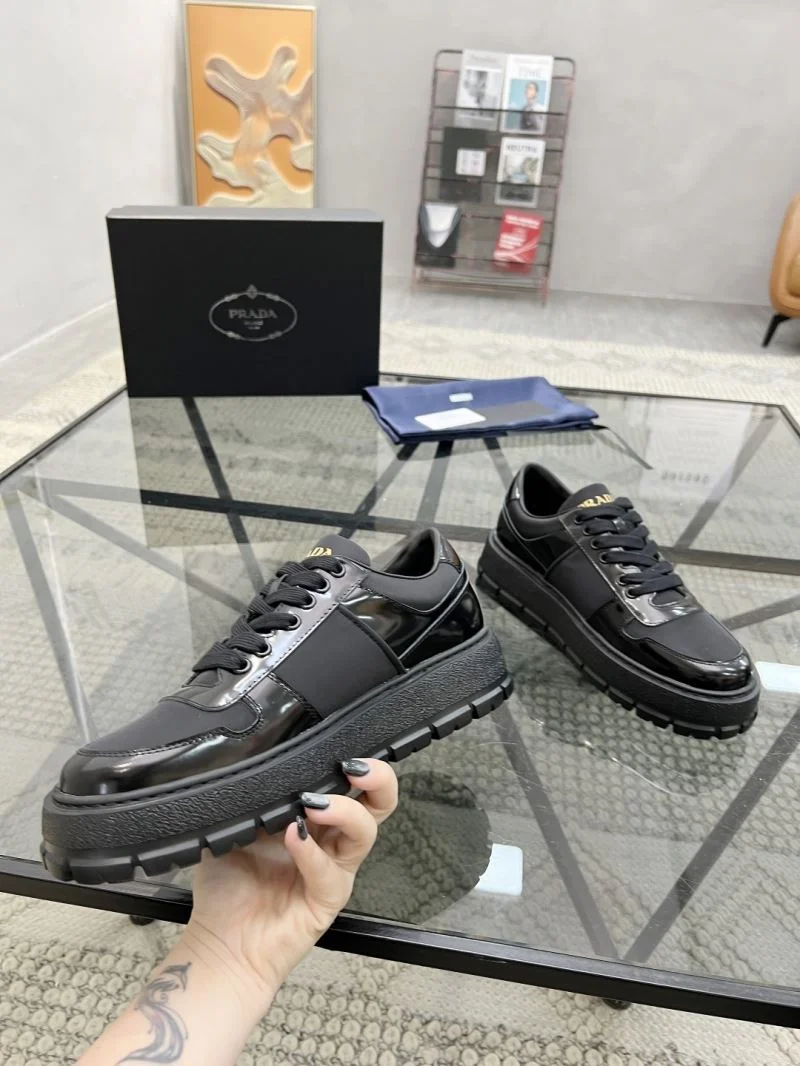 Compact Prada Low Shoes 33646