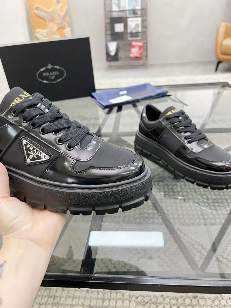 Compact Prada Low Shoes 33646
