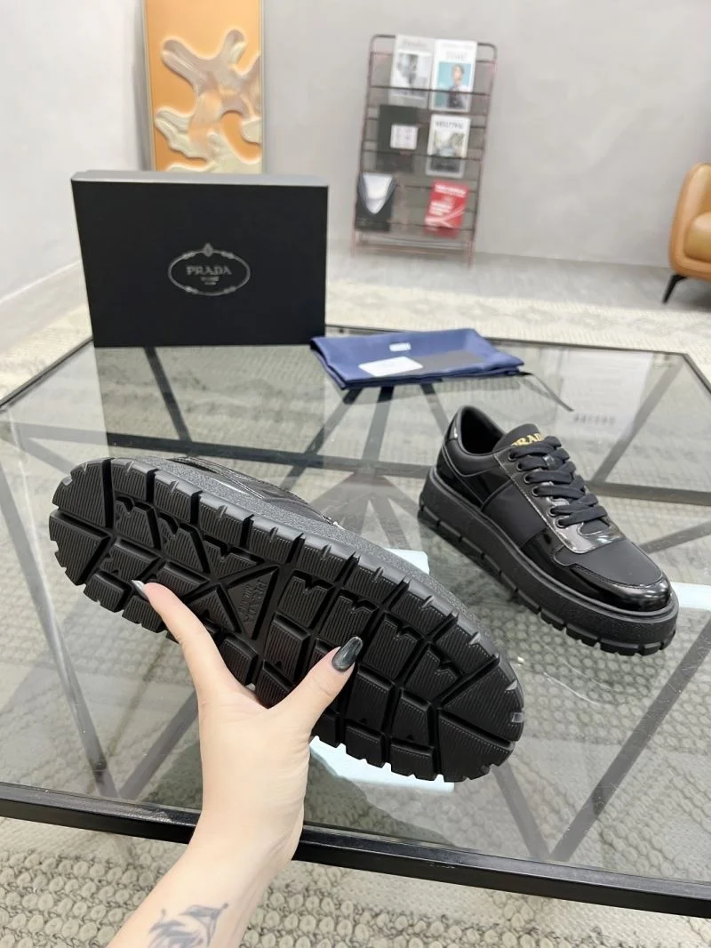 Compact Prada Low Shoes 33646