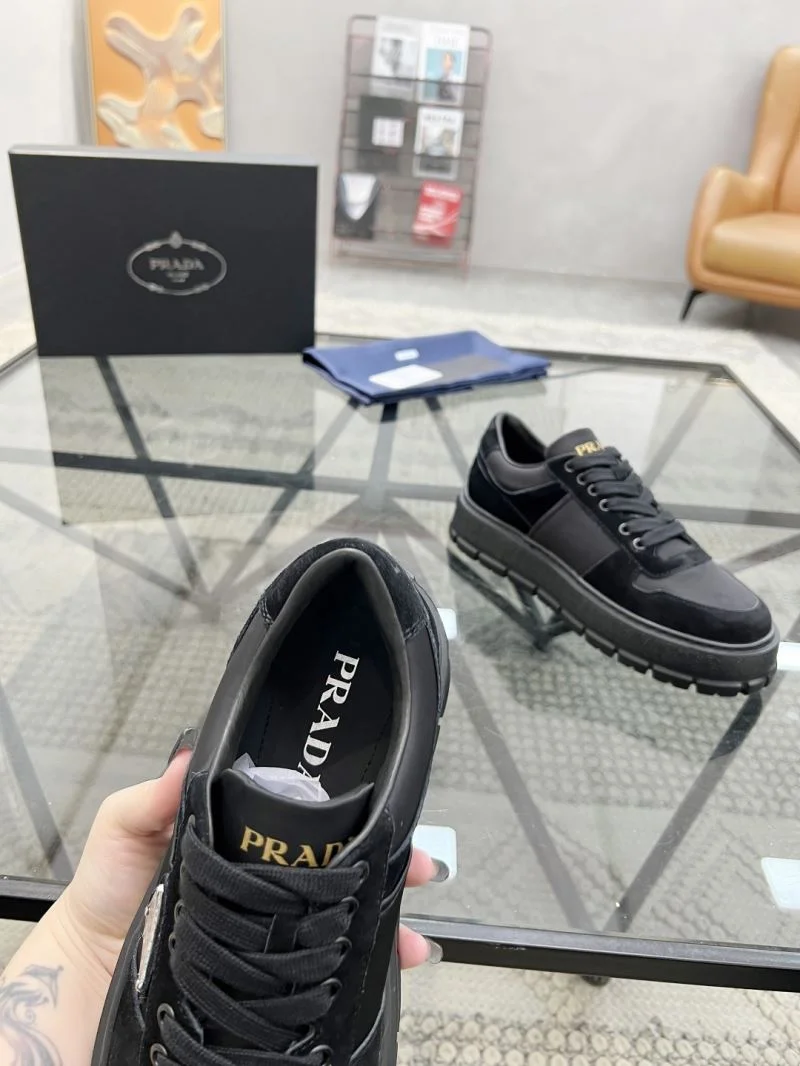 Prada Low Shoes ZipUp 33643