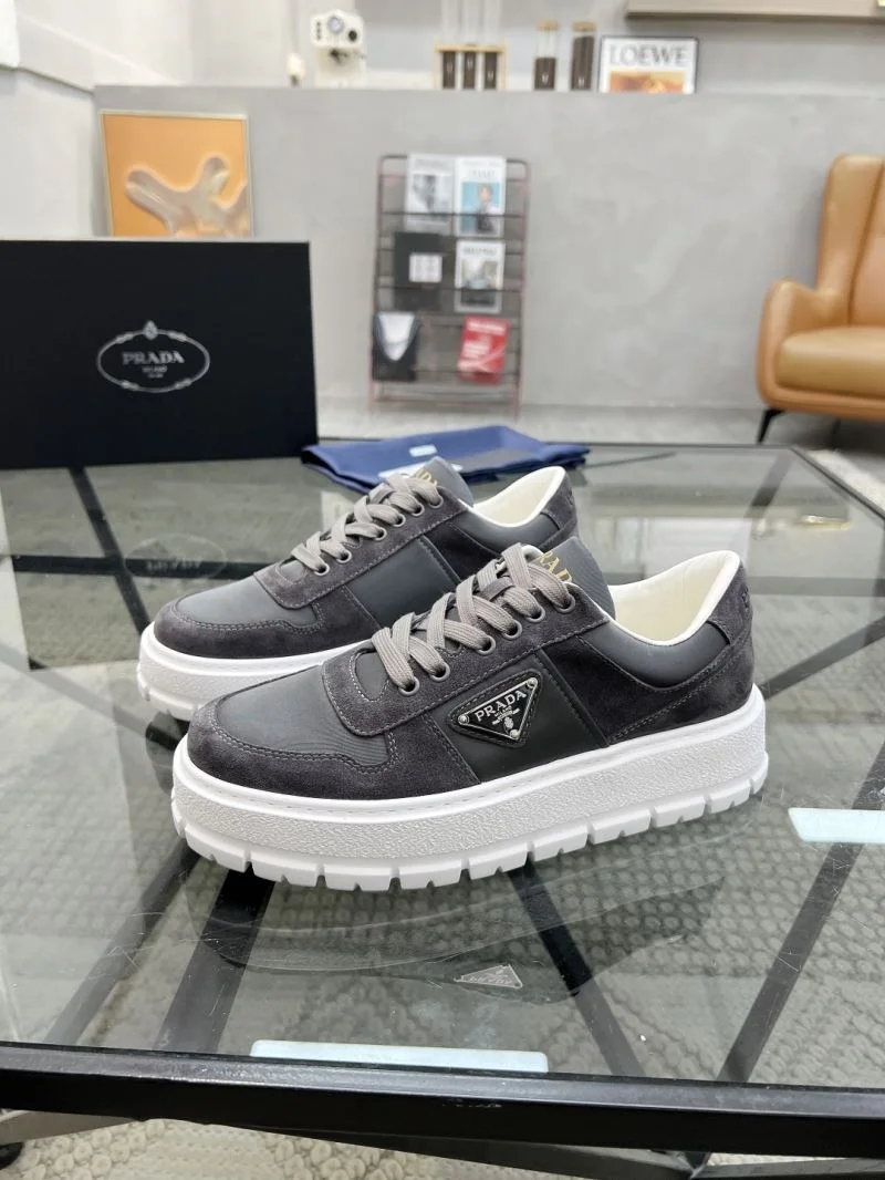 Prada Low Shoes Versatile 33640