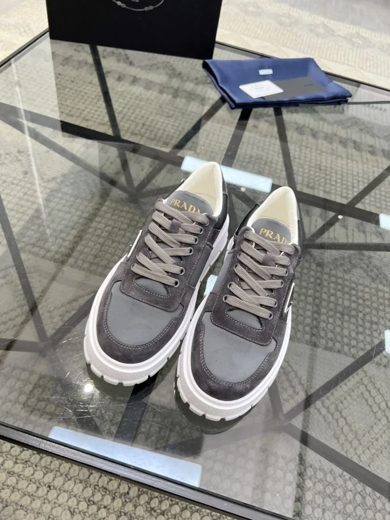 Prada Low Shoes Versatile 33640