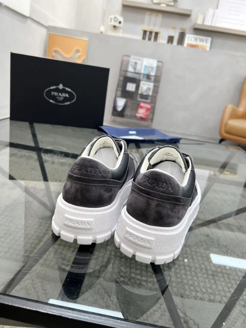 Prada Low Shoes Versatile 33640