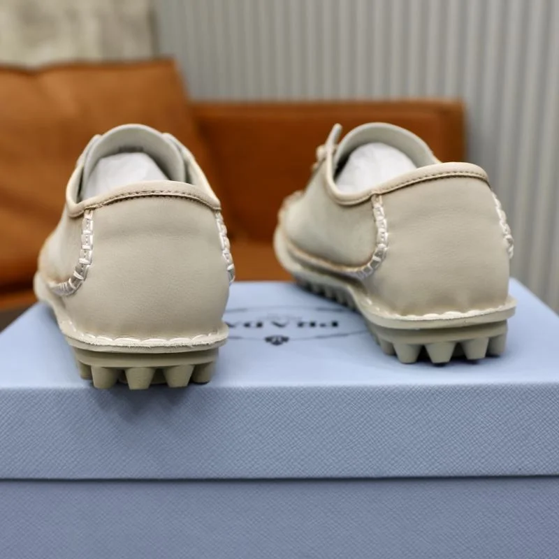 Effortless Prada Low Shoes 33639