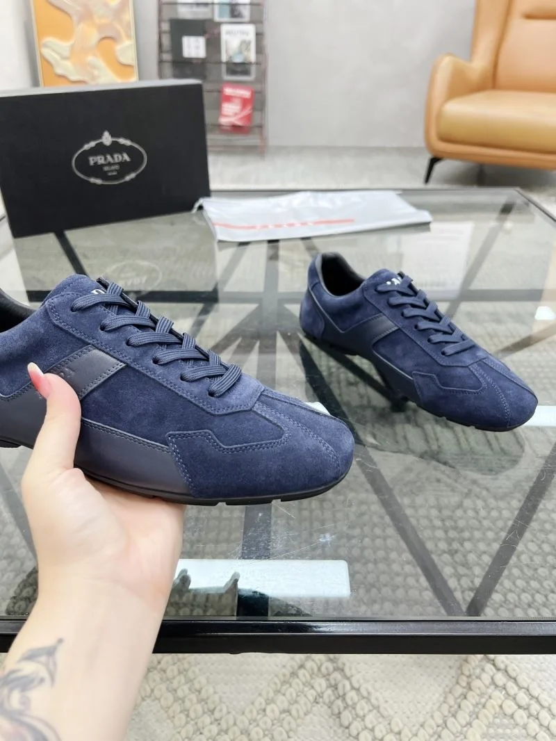 Prada Low Shoes Elegant 33631