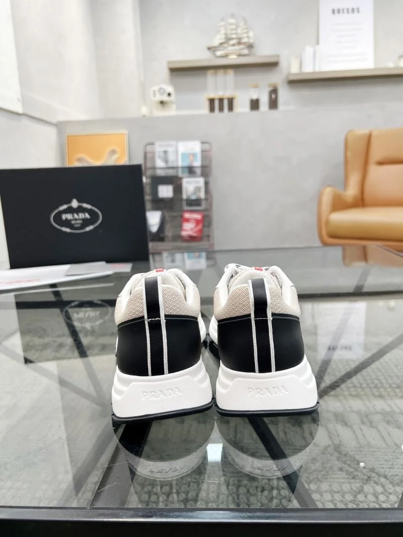 Prada Low Shoes Stylish 33626