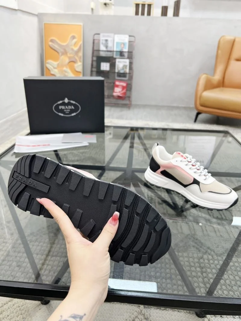 Prada Low Shoes Stylish 33626