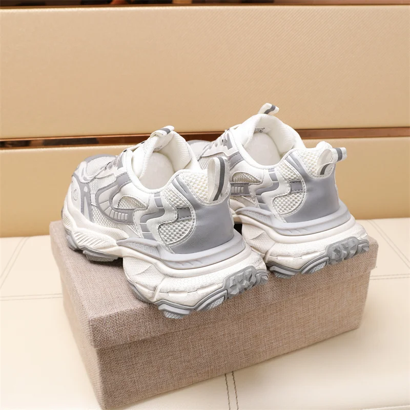 Sophisticated Prada Low Shoes 33617