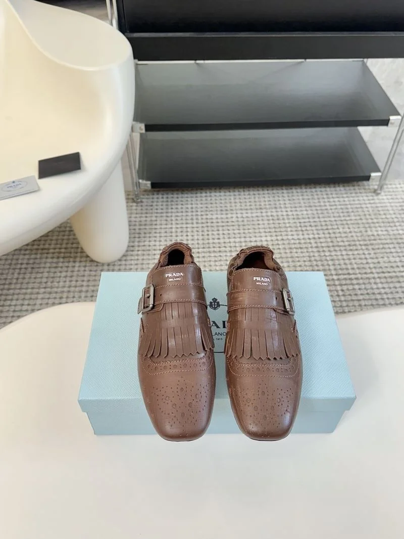 Vibrant Prada Low Shoes 34407