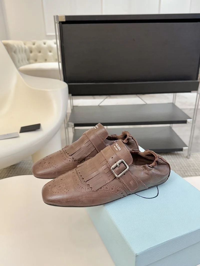 Vibrant Prada Low Shoes 34407