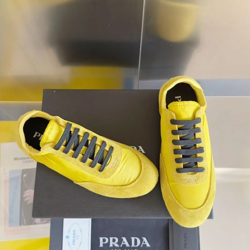 Durable Prada Low Shoes 34415