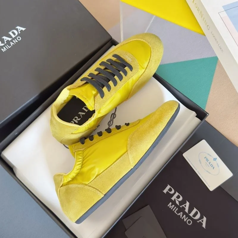 Durable Prada Low Shoes 34415