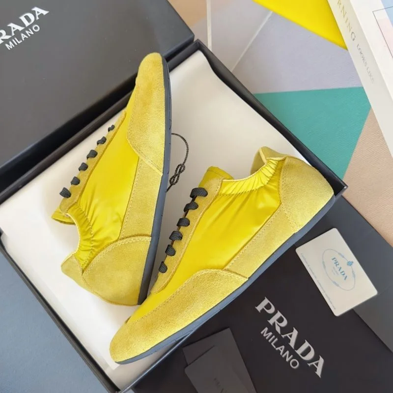 Durable Prada Low Shoes 34415