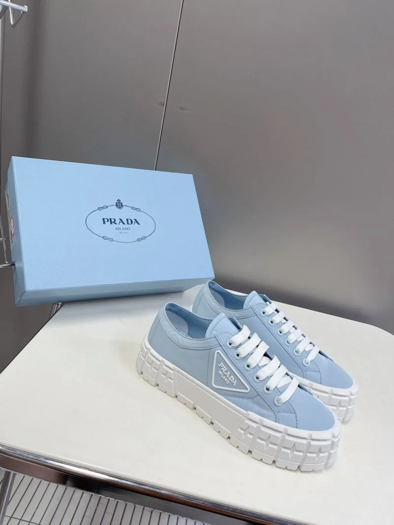 Casual Prada Low Shoes 34401