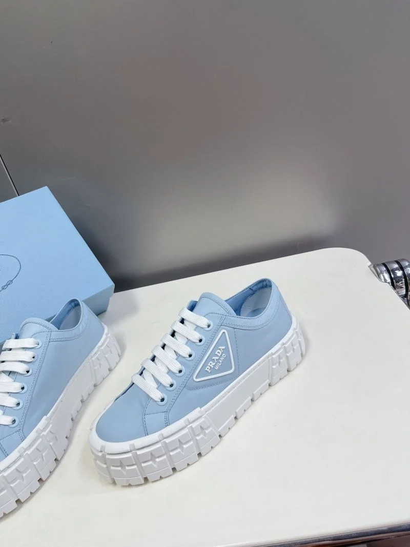 Casual Prada Low Shoes 34401